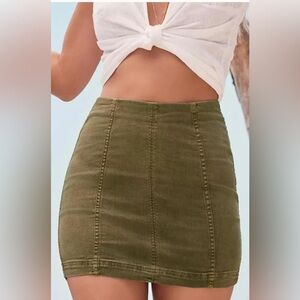 Free People l Modern Femme Green Skirt Size 2 Small Back Zipper Mini Body Con‎